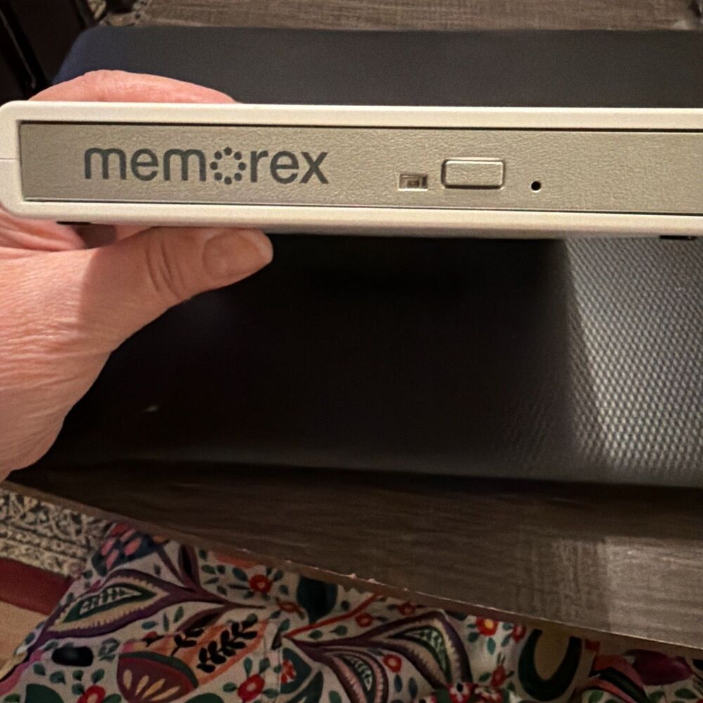 Memorex 8X Slim Multi-Format Recorder External MRX 650LE White. Untested Cond. - Picture 7 of 9